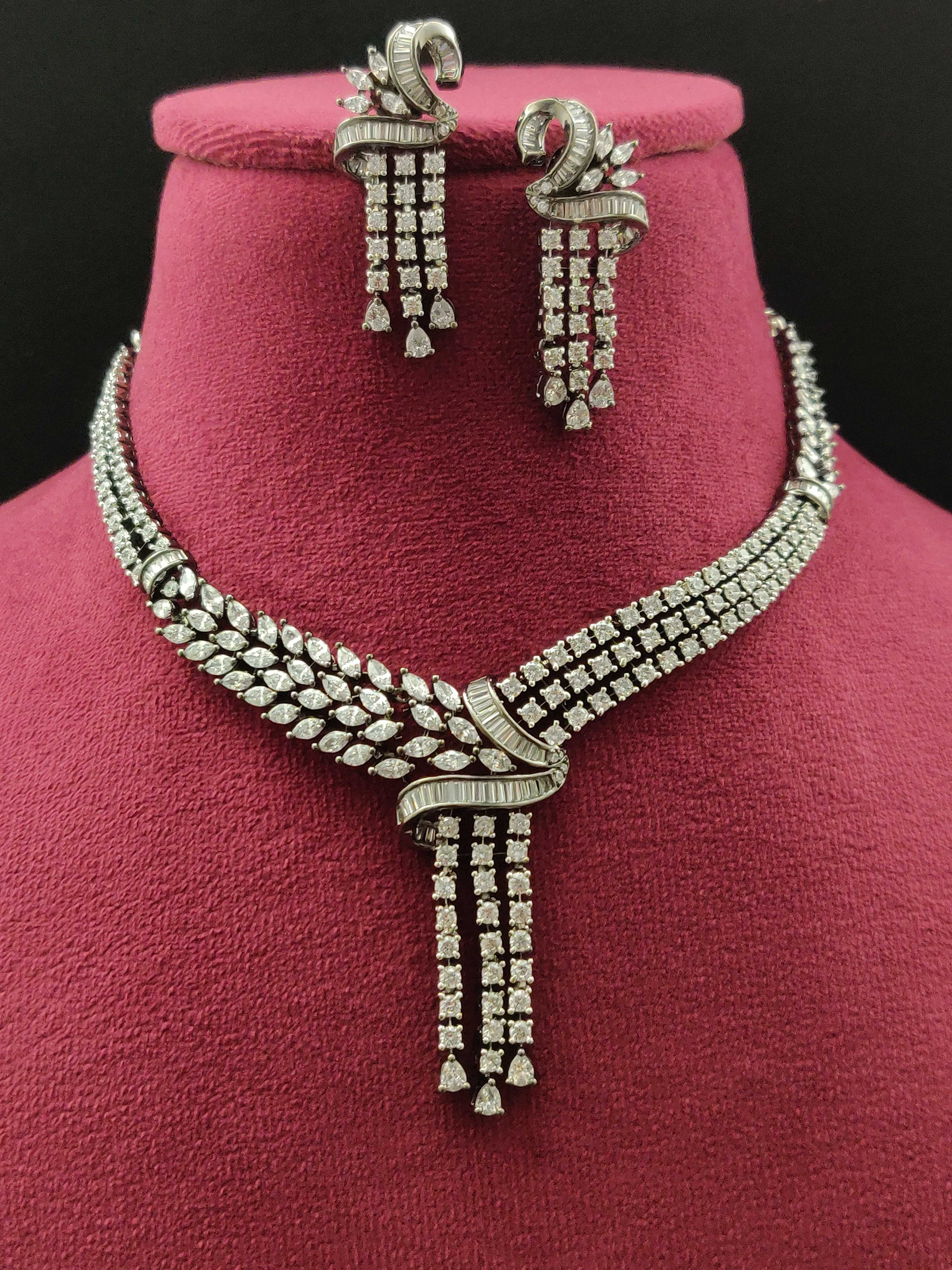 Regal Flow Necklace Set