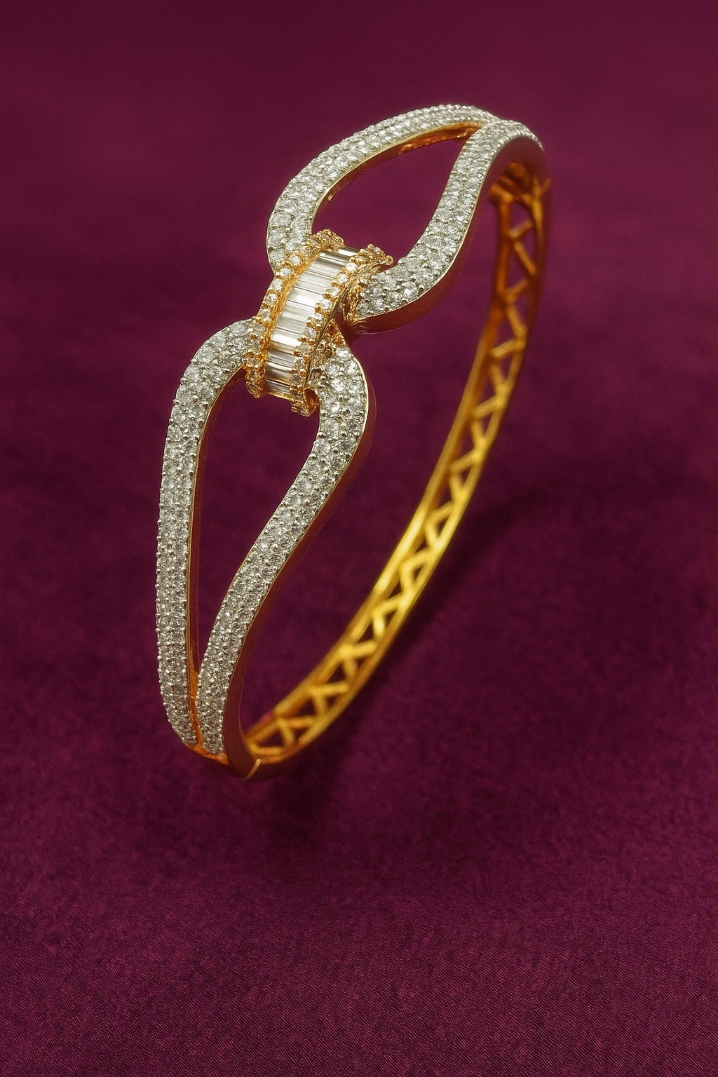 Celestia Carat Infinity Knot Bangle
