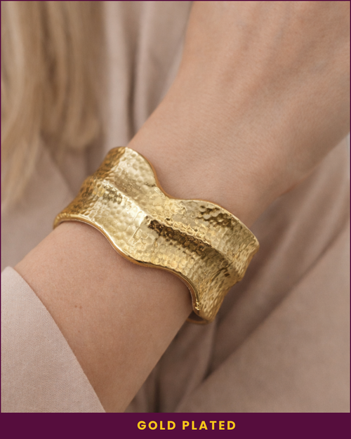 Koa : Gold Plated Hammered Openable Cuff
