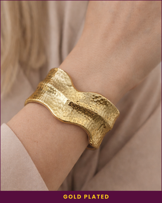 Koa : Gold Plated Hammered Openable Cuff