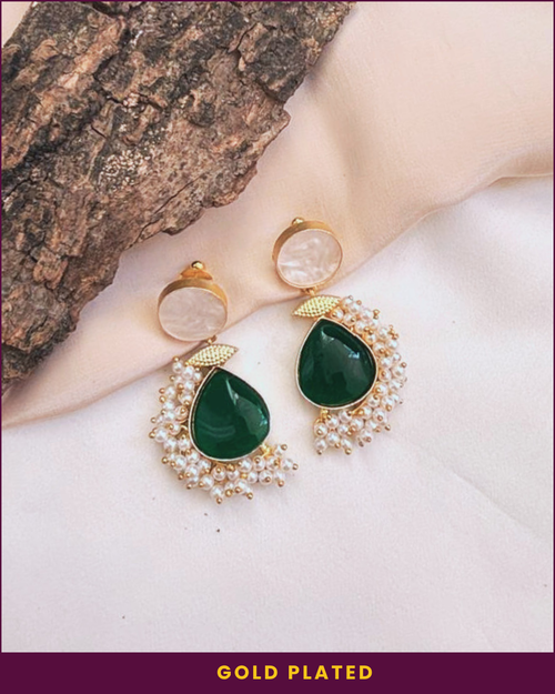 Varnika : Gold plated Kundan Earrings