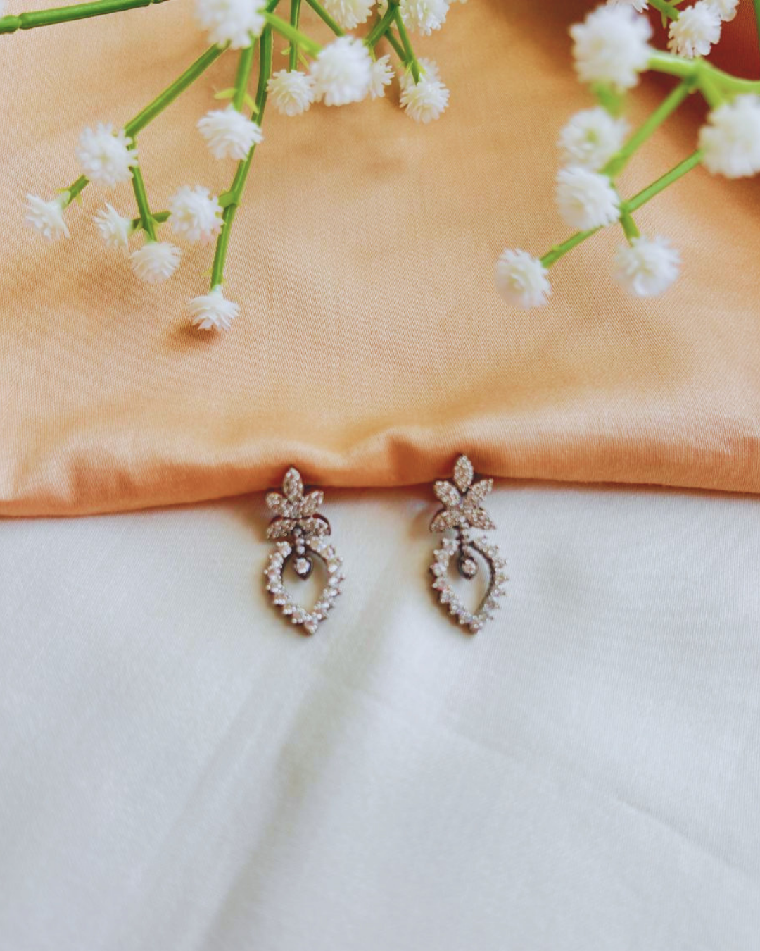 Ahvi : Silver Plated AD Necklace Set