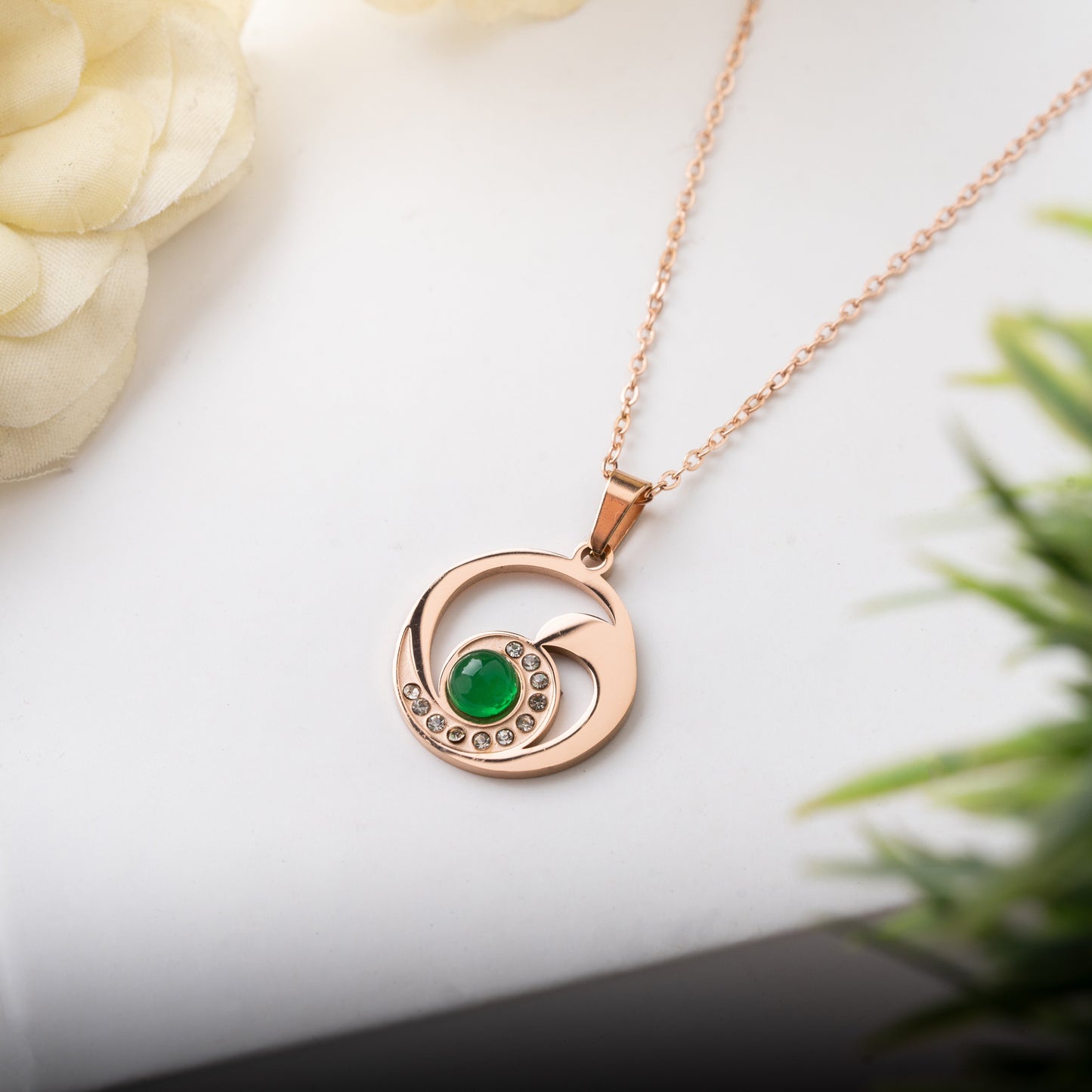 Emerald Swirl : Anti Tarnish Pendant